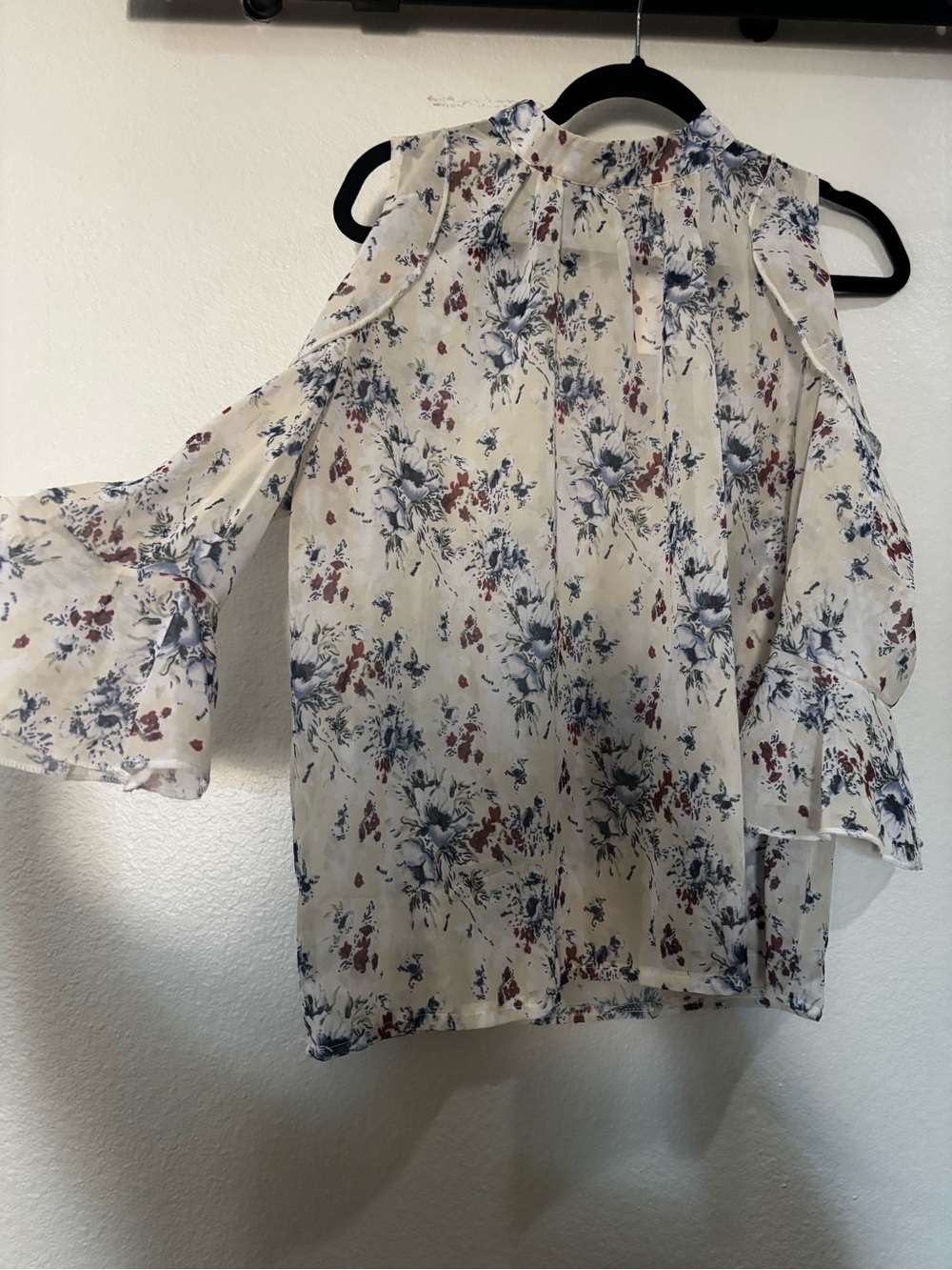 Women's Ivory Floral Cold-Shoulder Blouse